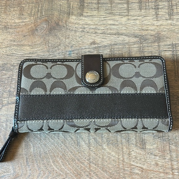 Coach Signature Design Stripe Zip Around Wallet Khaki - Picture 1 of 7